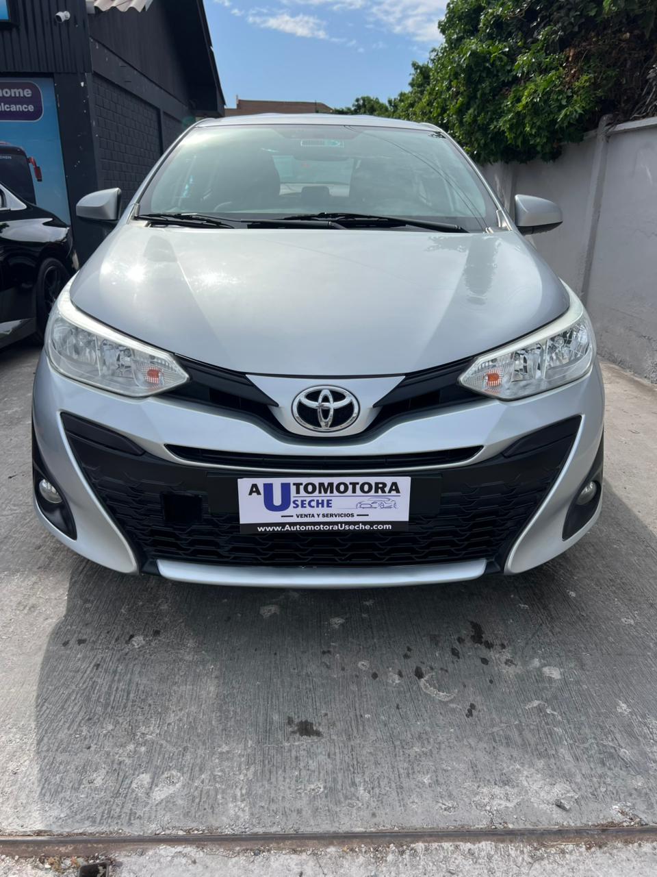 Toyota Yaris Sport 2020 color rojo - Vista frontal