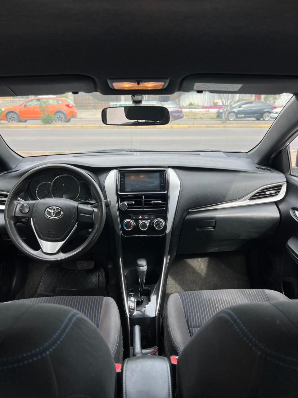 Toyota Yaris Sport 2020 - Interior y tablero